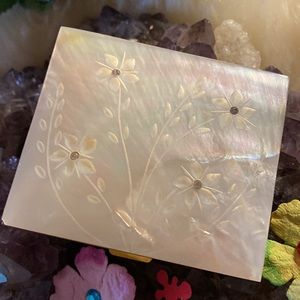 Pretty Compact Mother of Pearl w/Engraved Flowers and Rhinestone accents😎
